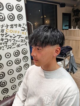 コワファーストナガサキシャンプーボーイ(COIFF1RST NAGASAKI SHAMPOO BOY) フェードマッシュ×ツイストスパイラルパーマ