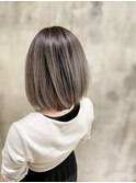 ショートグレージュ シャドウルーツ