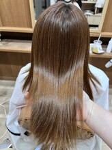 【ハイダメージ、ブリーチ毛でも施術可】ダメージを極限に抑えた酸性ストレートの特徴