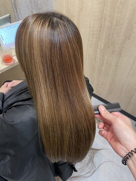 ツミキ(Tsumiki.) ブリーチハイライト履歴に!美艶髪縮毛矯正