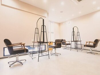 ニコヘアープラス(NICOhair+)の写真/【垂水駅すぐ】高いリピーター率を誇るオーナーが手掛けるサロン◇少人数のプライベート空間で特別な時間を