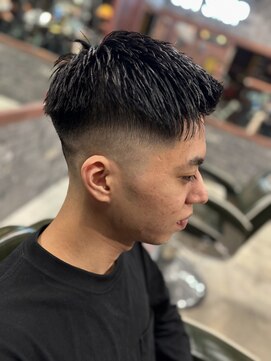 フォーコーナーズカットショップスリーセント 栄(FourCornersCutShop 3/cent) フェードショート