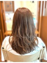 デューク リムニ(du:c Rimuni)&nbsp;柔らかベージュ×軽やかレイヤーミディ