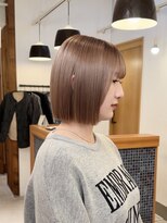リンダ(LYNDA)&nbsp;艶髪ブラウンカラー×ぱつっと切りっぱなしボブ