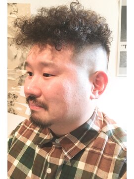 メリケンバーバーショップ コウベ(MERICAN BARBERSHOP KOBE) 簡単スタイリングボリュームカール刈り上げ