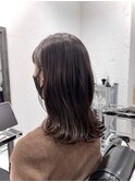 【ワンレングスベースのまとまりやすいミディアムスタイル】