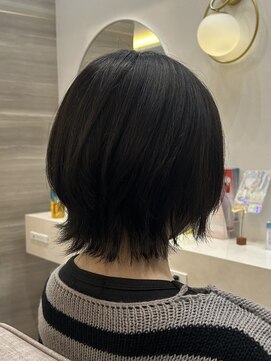 ラビス クローバー(Lovis clover) レディースショートウルフカット♪あゆむ