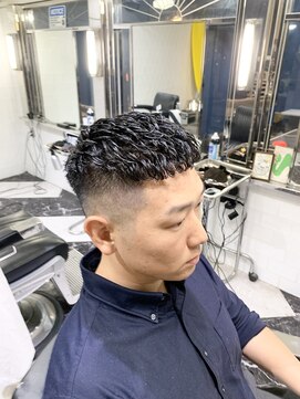 メリケンバーバーショップ フクオカ(MERICAN BARBERSHOP FUK) ハイライトマッシュパーマウルフアッシュブラック