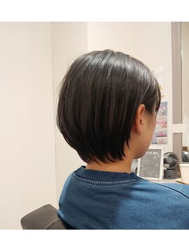 シア(sia) ショートボブ