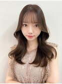 薄め前髪ぱっつん小顔顔周りカットミディアムレイヤーセミロング