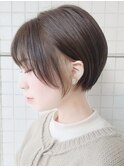 横浜西口レイヤーボブショコラベージュ丸みショートボブ前髪あり