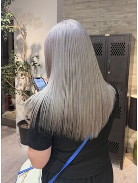 ヲタク(wotaku.) シルバーカラーホワイトアッシュトリプルカラーケアブリーチ艶髪