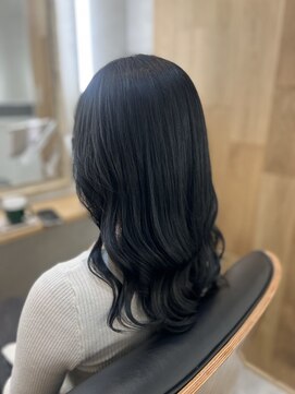 ハサミバイアトリエナガノ 千葉(8sami by atelier nagano) ショートボブ/センターパート/ツヤ髪/グラデーション/イヤリング