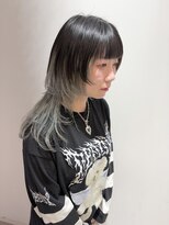 リア(Li'a by neolive)&nbsp;ハッシュカット ×シルバーカラー