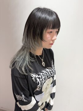 リア(Li'a by neolive) ハッシュカット ×シルバーカラー