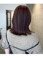 ロッカヘアエジェ(ROCCA hair eje.) 暗めカラーワインレッド外ハネミディ