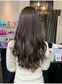 人気のバイオレットアッシュ巻き髪ロング