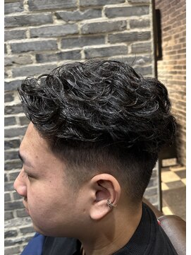 ミリオンバックス 御徒町店(Million Backs) シークレットパーマ/マッシュ/刈り上げ<理容室>[メンズ/眉毛]