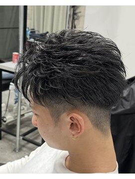 イーラ(era) フェザーショートパーマ/メンズ/刈り上げ/眉毛/ツイスト