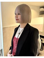 ニコフクオカヘアーメイク(NIKO Fukuoka Hair Make)&nbsp;ホワイトブロンド/切りっぱなしボブ/ハイトーンボブ