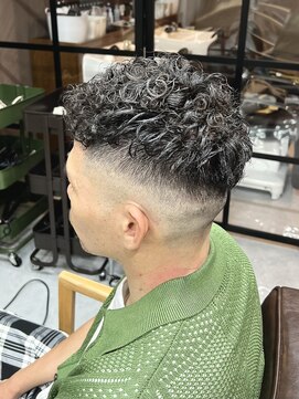 ジェイズグレイス(J's Grace) 圧倒的かっこよさ◎フェードカット×パーマ【紫原美容室】