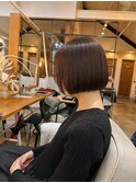 首がきれいに見える小顔シルエット