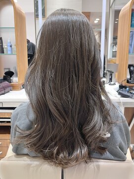 ピークアブー アヴェダ ギンザシックス(PEEK-A-BOO AVEDA GINZASIX) ブリーチなしダブルカラーでつくる透明感オリーブカラー◆