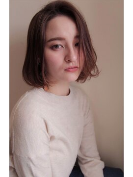 ヨロ(YoLo.) 上品フォルムの大人ツヤ感ボブ 担当山下