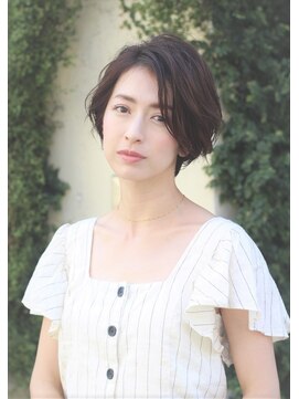 ノーヴェ(Nove) 大人カジュアルな王道　前下がりショート