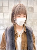 ハイトーンブリーチミルクティベージュボブおくれ毛