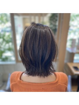 サロンドポプリ 志都美(salon de poupuri) 外ハネミディアムボブ