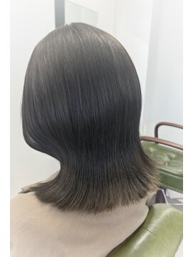 シャフト(SHAFT) 外はねミディアム　オリーブカラー