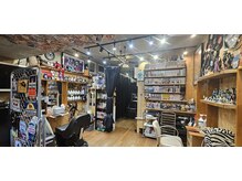 フィズヘアーアンドメイク(fizz hair&make)の雰囲気（半地下のプライベートサロン☆カーテンで半個室にもなります☆）