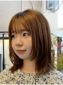 くびれ顔まわりミディアムフェイスレイヤーボブロブ内巻き外ハネ