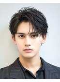 耳掛けフェザー黒髪ツーブロックニュアンスパーマ
