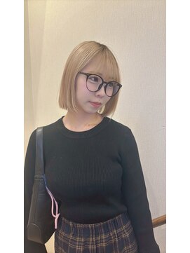 ハイトーンブリーチダブルカラーホワイトブロンド小顔ボブヘア