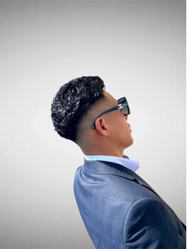 アディクション(Addiction)の写真/ワンランク上の働く男を演出！仕事終わりにも通いやすい、隠れ家的なバーバー◎イメチェンもおまかせ！