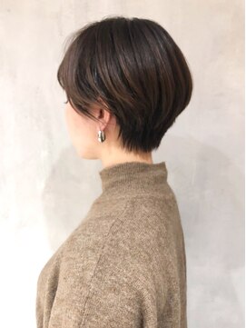 アルバム 新宿(ALBUM SHINJUKU) タイトくびれショート_外ハネボブアッシュブラウン_ba258823