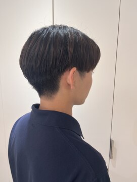 エムタニグチミュー(MTANIGUCHI Mieux) メンズカット/センターパートマッシュ/刈り上げ