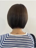 切りっぱなしボブ　ブルーブラック　ブリーチカラー　暗髪