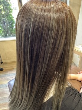 レーブバイファースト(reve by first) オリーブカラー ハイライト