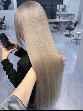 ロング　ケアブリーチ　ミルクティーベージュ　顔まわり　10代