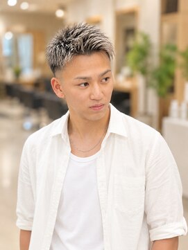 ブリリアント ヘアー ダイヤ(Brilliant Hair Dia) ハイトーンが映えるフェードショート