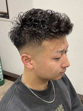 シェリー(Cherie) スキンフェードonパーマ　アップバング仕上げ