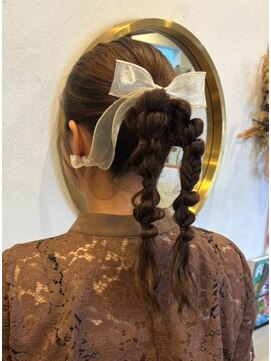 リタ(Lita.) ロングヘアアレンジ/リボンアレンジ/玉ねぎヘア【新保/青江】