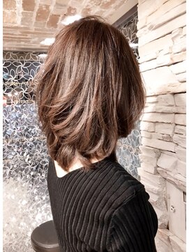 ミッシェル アフロート(michelle afloat) 10代20代30代40代50代小顔ひし形くびれウルフ外ハネレイヤーツヤ