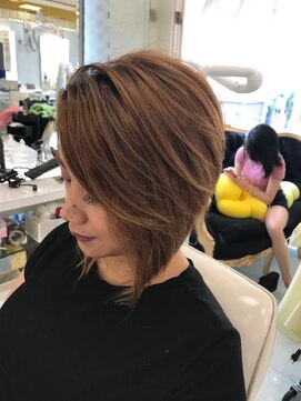 髪技空間アノン(anon) 前下がりショート