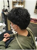 メンズ　刈り上げパーマスタイル[耳だしショート/春パーマ]