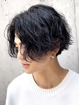 フィフスワン(fifth one) 波巻きパーマセンターパートツイストパーマメンズマッシュパーマ