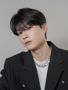 オーシャントーキョーオーバー 渋谷(OCEAN TOKYO OVER) 波巻き束感ショートツーブロックマッシュアップバングコンマヘア